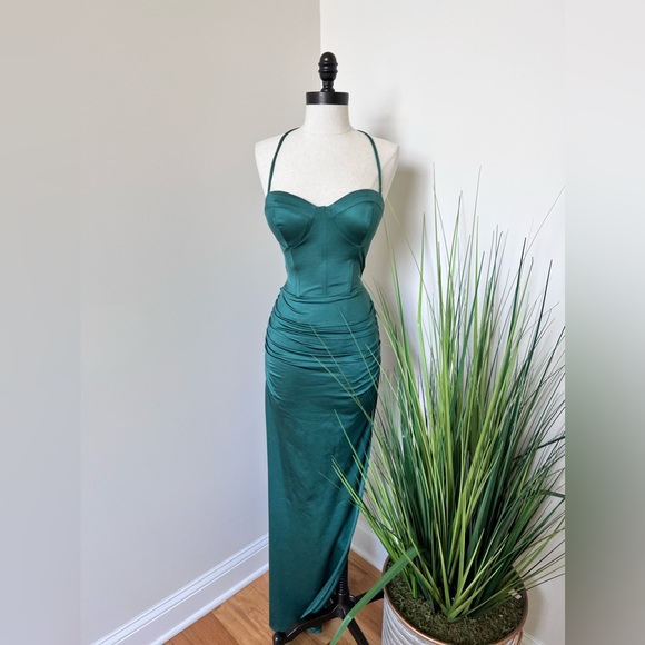 Dresses & Skirts - NWOT Emerald green bustier gown